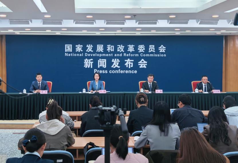 10月20日，国家发展改革委召开10月份新闻发布会。人民网记者 许维娜摄